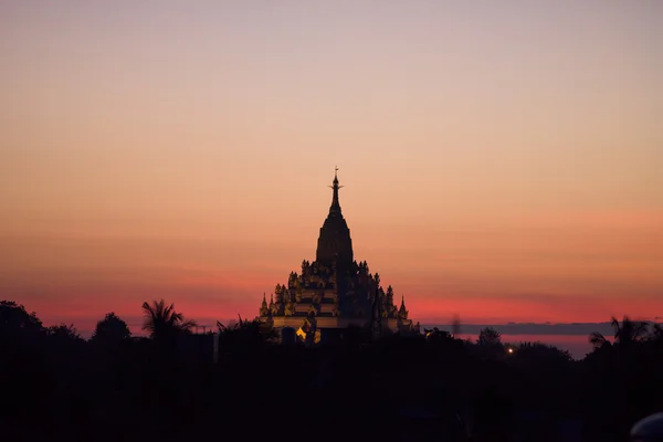 The Swal Daw Pagoda en Rangún —  Fotos de Stock