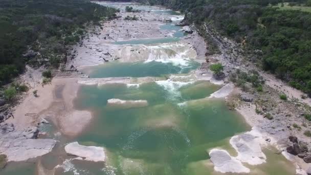 Повітряні відео Pedernales водоспад в Техасі Джонсон Сіті. — стокове відео