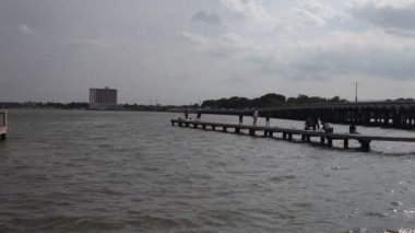 Clear Lake Park Clear Lake City Texas rıhtım Balık tutma insanlar.