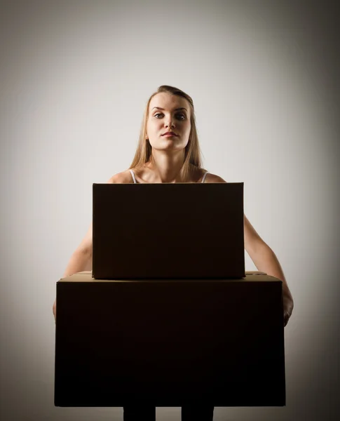 Woman and cardboards. — Stock Photo, Image