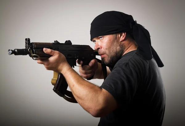 Man with gun — Stock Photo, Image