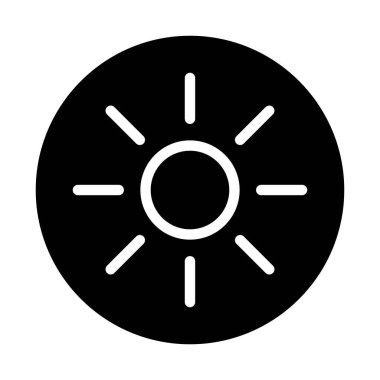 Beyaz arkaplanda izole edilmiş güneş simgesi vektörü, yaz zamanı şeffaf işareti