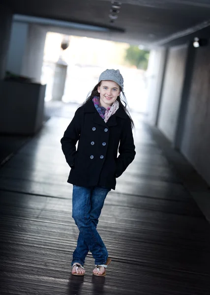 Girl or model in alleyway wearing winter clothing, she is relaxe — Stock Photo, Image