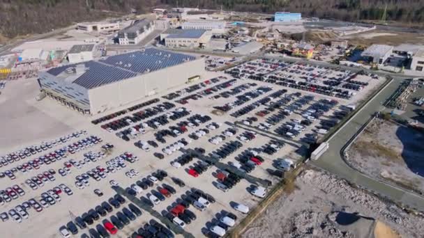 Drone survolant beaucoup de nouvelles voitures