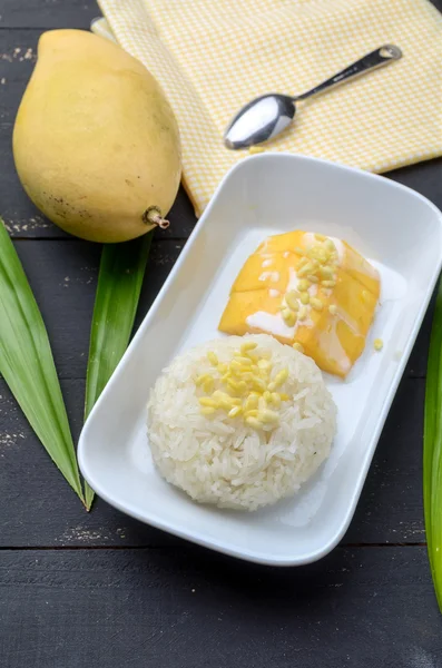 Yellow mango with sweet sticky rice and coconut milk