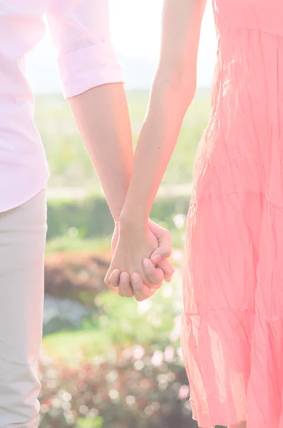 Genç aşıklar çift elele