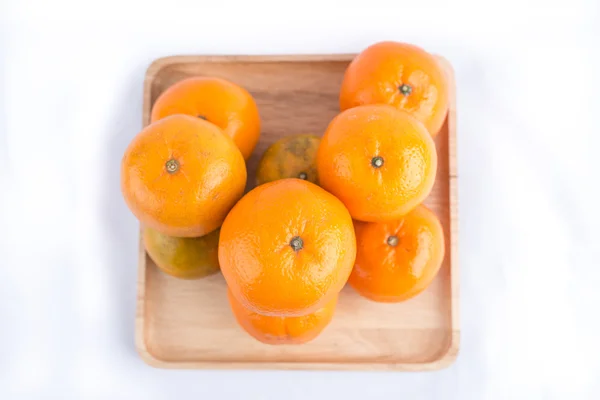 Grupo de naranjas de mandarina, frutos de mandarina aislados en ba blanca — Foto de Stock
