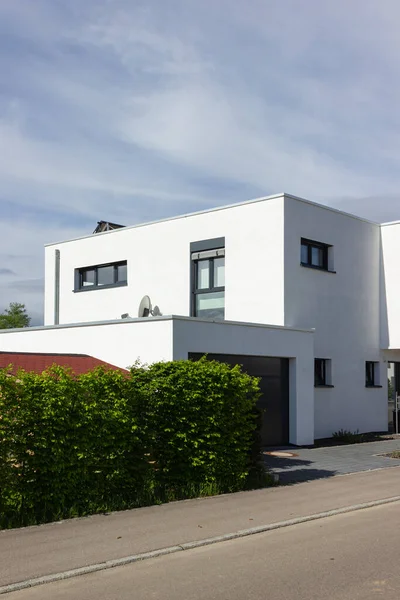 Moderna Fachada Casa Con Colores Blanco Gris Alemania Primavera Campo — Foto de Stock