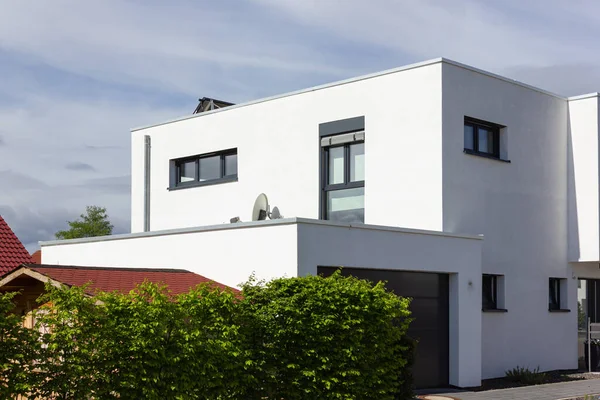 Moderna Fachada Casa Con Colores Blanco Gris Alemania Primavera Campo — Foto de Stock