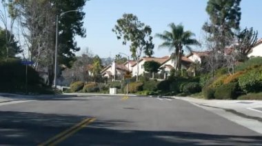 Varoş gayrimenkul, yerleşim bölgesi, San Diego ilçesi, Kaliforniya ABD. Tipik bir banliyö mahallesi. Tek kişilik müstakil evler, pahalı mülkler. Klasik evler dizisi