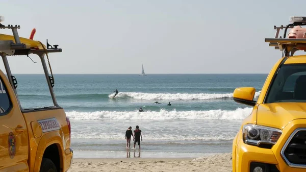 Oceanside California Feb 2020 Coche Salvavidas Amarillo Playa Cerca Los — Foto de Stock