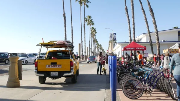 Oceanside California Feb 2020 Gente Caminando Paseo Marítimo Frente Mar — Foto de Stock