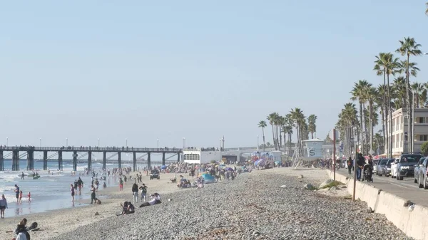 Oceanside California Usa Feb 2020 Many People Walking Strolling Waterfront — Stock Photo, Image