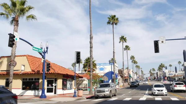 Oceanside Kalifornia Usa Jan 2020 Palmy Typowej Amerykańskiej Ulicy Pacyficzny — Zdjęcie stockowe