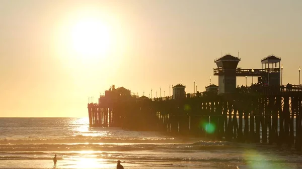 Oceanside California Usa Dec 2019 Houten Pier Wandelende Mensen Toeristen — Stockfoto