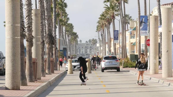 Oceanside Kalifornia Usa Lut 2020 Ludzie Nadmorskiej Promenadzie Promenadzie Przy — Zdjęcie stockowe