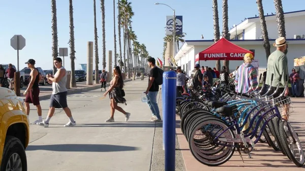 Oceanside California Feb 2020 Gente Caminando Paseo Marítimo Frente Mar — Foto de Stock