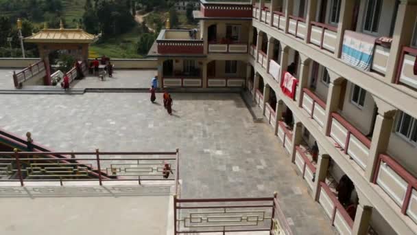 Bhaktapur Kathmandu Nepal Octubre 2018 Niños Alegres Jugando Juego Mesa — Vídeo de stock