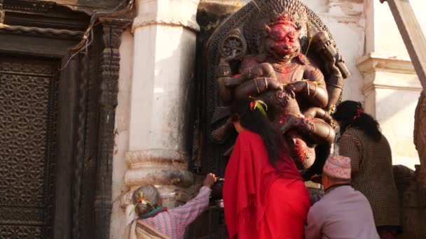 Bhaktapur Kathmandu Nepal Жовтня 2018 Невари Відвідують Індуїстського Бога Ханумана — стокове відео