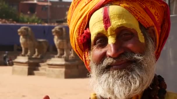 Бхактапур Катхманду Непал Октября 2018 Года Старший Садху Раскрашенным Лицом — стоковое видео