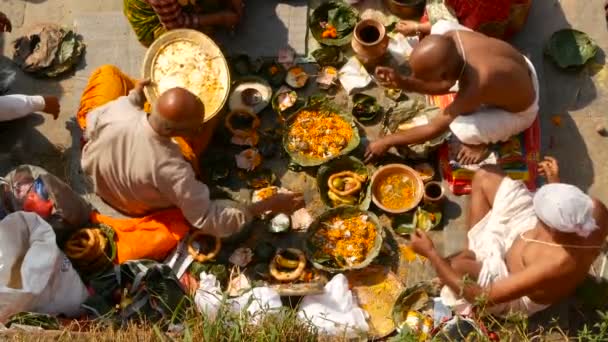 Kathmandu Nepal October 2018 Сіха Робить Ритуали Оплакування Мертвих Молячись — стокове відео