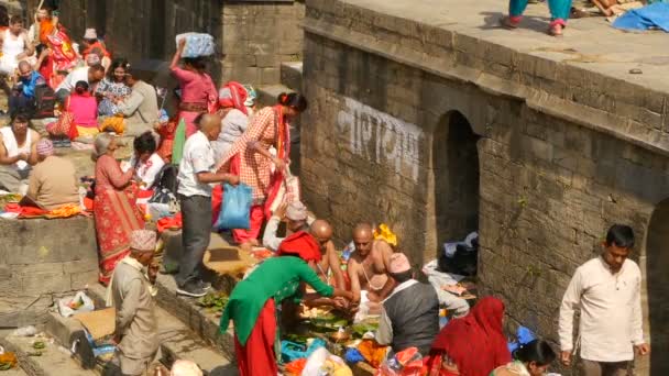 Kathmandu Nepal Oktober 2018 Sikha Gör Sorgeritualer Ber Med Brahman — Stockvideo