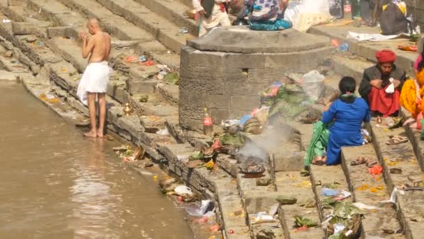 Kathmandu Nepal Oktober 2018 Sikha Gör Sorgeritualer Ber Med Brahman — Stockvideo