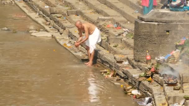 Kathmandu Nepal Οκτωβριου 2018 Σίκχα Κάνει Τελετουργίες Πένθους Προσεύχεται Τον — Αρχείο Βίντεο