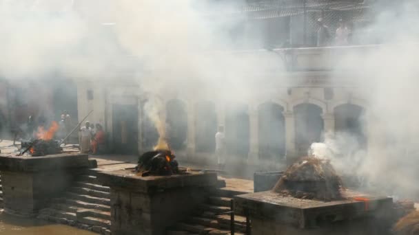 Kathmandu Nepal Oktober 2018 Mensen Die Verbrande Geesten Staan Uitzicht — Stockvideo