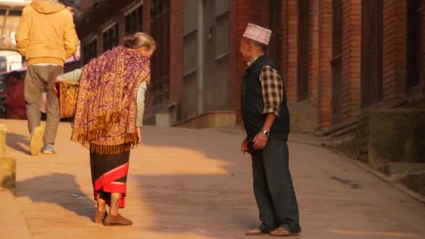 Bhaktapur Kathmandu Nepal Října 2018 Asijský Muž Starší Stařena Národním — Stock video