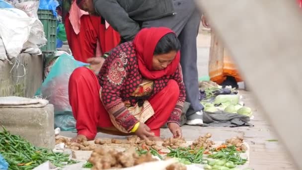 Bhaktapur Kathmandu Nepal Οκτωβρίου 2018 Ασιάτες Που Πωλούν Προϊόντα Εθνικές — Αρχείο Βίντεο