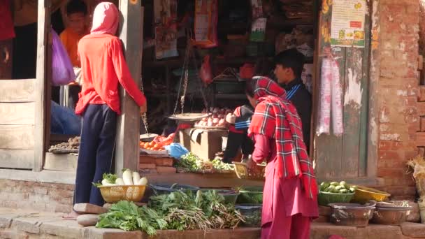 Bhaktapur Kathmandu Nepal Oktober 2018 Aziaten Die Goederen Verkopen Nationale — Stockvideo