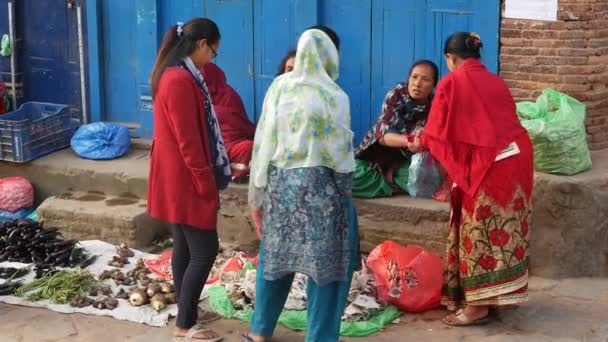 Bhaktapur Kathmandu Nepal Oktober 2018 Aziaten Die Goederen Verkopen Nationale — Stockvideo