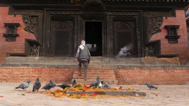 Bhaktapur Kathmandu Nepal Ekim 2018 Newar Halkı Hindu Tapınağını Ziyaret — Stok video