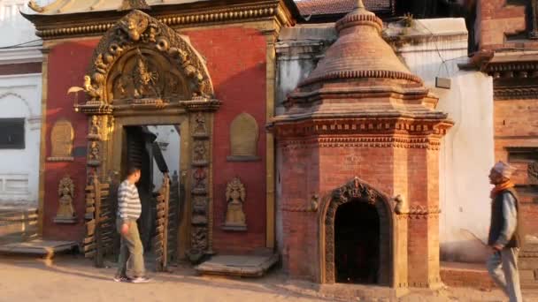 Bhaktapur Kathmandu Nepal Ekim 2018 Newar Halkı Windows Golden Gate — Stok video