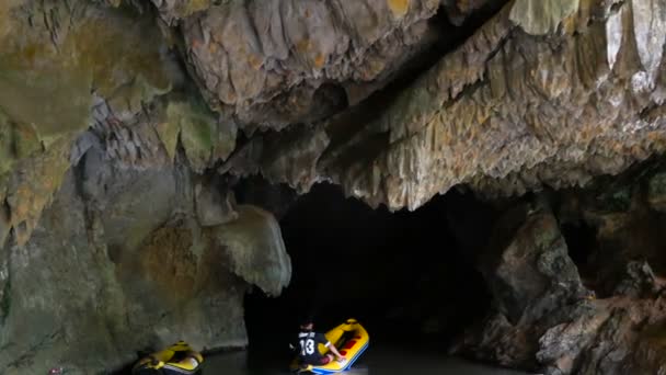 Young Man Oar Swims Inflatable Kayak Flow Mountain River Dark — Stock Video