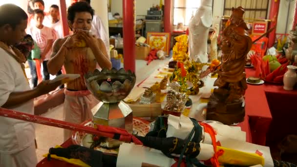 Samui Thailand Feuary 2018 태국의 중국인 숭배자와 신봉자들은 사제등의 요소들과 — 비디오