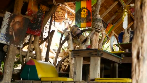 Ontspannende Jamaicaanse Cannabis Rasta Marihuana Reggae Bar Het Tropische Zomerstrand — Stockvideo