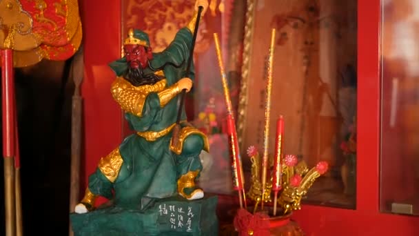 Buddhistische Traditionelle Statuen Chinesischer Heiliger Götter Auf Dem Altar Tempel — Stockvideo