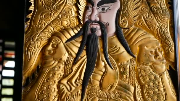 Ξύλινες Πύλες Διακοσμημένες Τους Παραδοσιακούς Κινέζους Θεούς Των Ιερών Θυρών — Αρχείο Βίντεο
