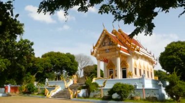 KOH SAMUI, THAILAND - 13 Temmuz 2018: güzel modern Wat Khunaram. Kunaram Budist Tapınağı