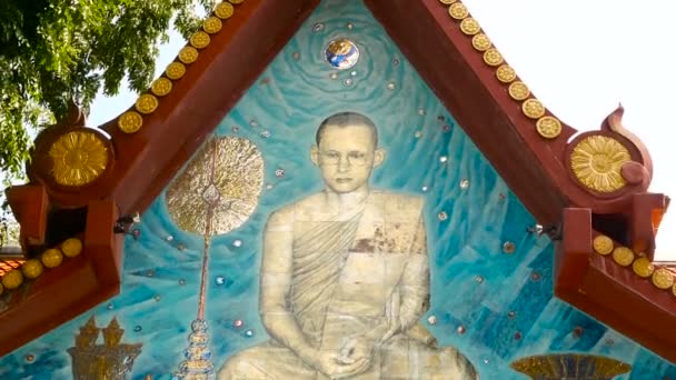 Koh Samui Thailand July 2018 Wat Khunaram 库纳拉姆佛寺 沙克丽王朝国王普密蓬 阿杜德国王陛下的马赛克肖像 — 图库视频影像