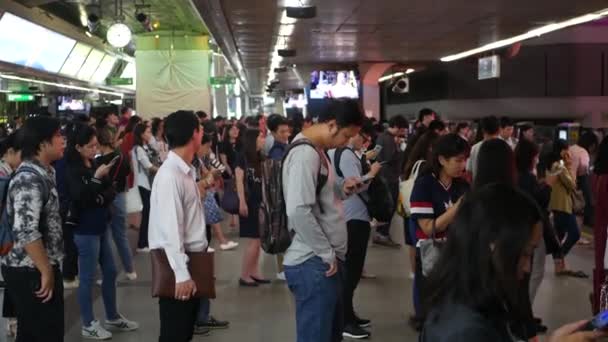 Bangkok Tajlandia Grudzień 2018 Pasażer Stacji Bts Skytrain Bangkoku Tajlandia — Wideo stockowe