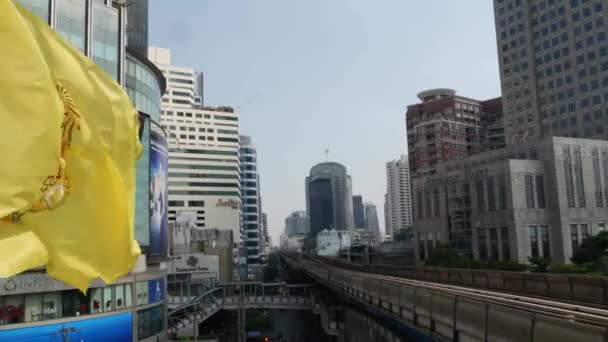 Bangkok Thailand December 2018 Trein Rijden Straat Moderne Trein Rijden — Stockvideo