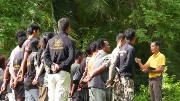 Ang Thong Marine Park Thailand June 2019 Group Thai Men — Stock Video