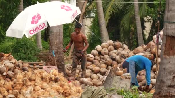 Koh Samui Island Tailandia Julio 2019 Hombres Tailandeses Asiáticos Que — Vídeos de Stock