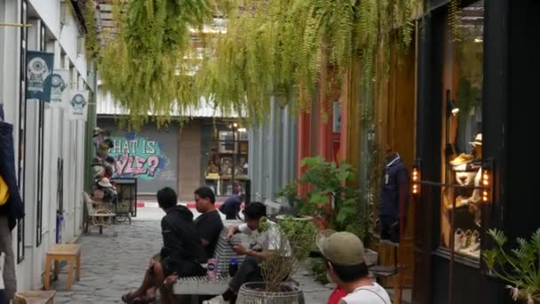 Bangkok Tailandia Julio 2019 Gente Caminando Mercadillo Vintage Camp Cerca — Vídeos de Stock