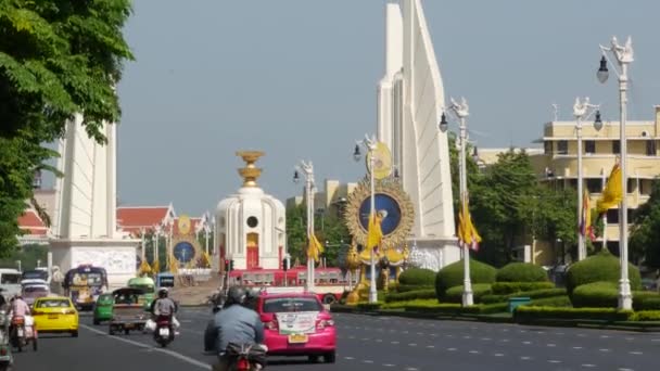 Bangkok Thailand Temmuz 2019 Demokrasi Anıtı Yakınlarındaki Yoğun Trafik Meşhur — Stok video