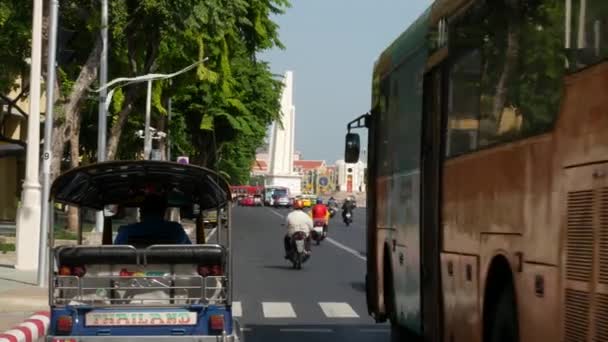 Bangkok Tajlandia Lipiec 2019 Ruch Godzinach Szczytu Pobliżu Pomnika Demokracji — Wideo stockowe