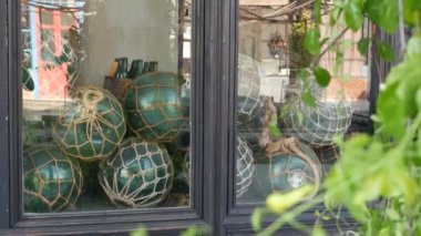 BANGKOK, THAILAND 12 Temmuz 2019 Rod Fai Talad retro gece tren pazarı. Popüler Asyalı hippi sokak bit pazarı. Eski moda moda moda bir dekor, ikinci el satılık antika mallar..